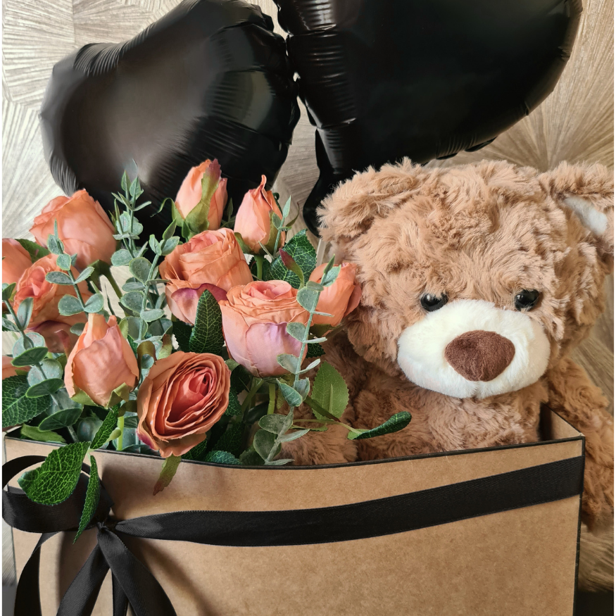 Knuffel kraamkado met rozen en ballonnen